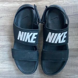 Nike sandals size 8 women US
